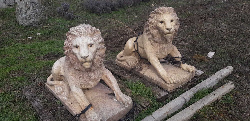 Статоя лъв гипсов