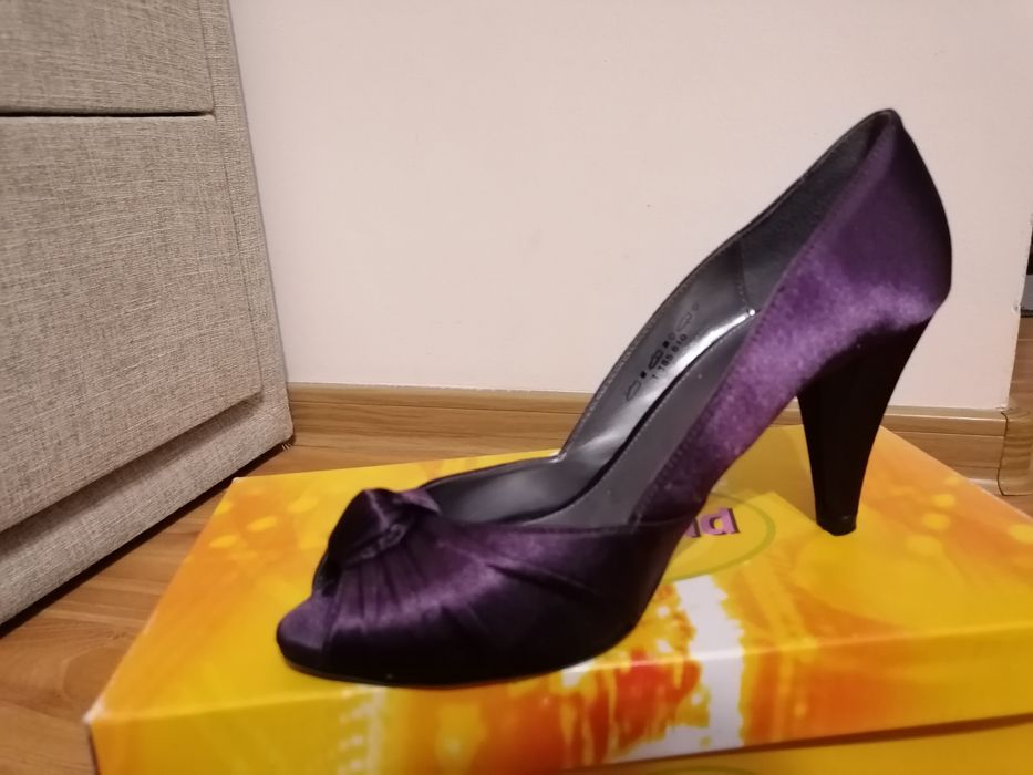 Pantofi dama cu vârf decupat, satin mărimea 38