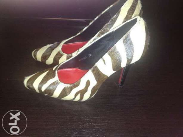 Pantofi piele si blanita ponei, purtati o singura data, mar. 38