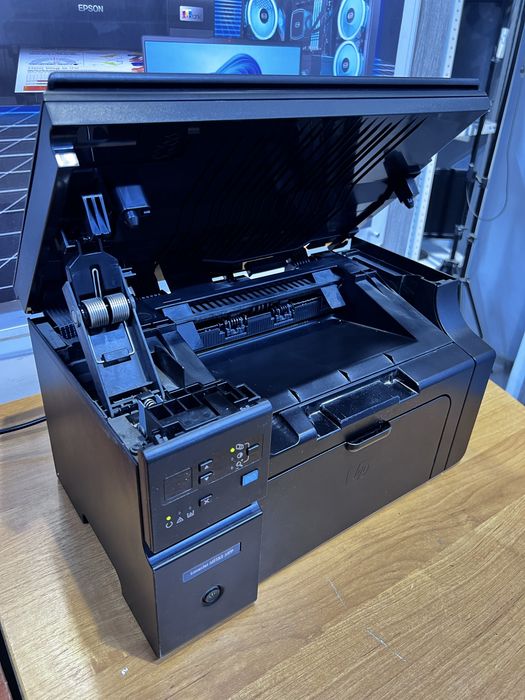 Принтер HP МФУ черно-белый