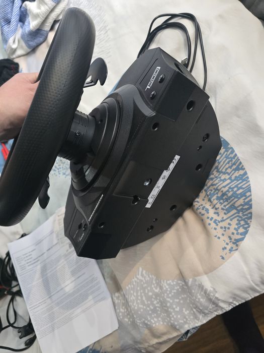 Продавам Trustmaster T300 RS