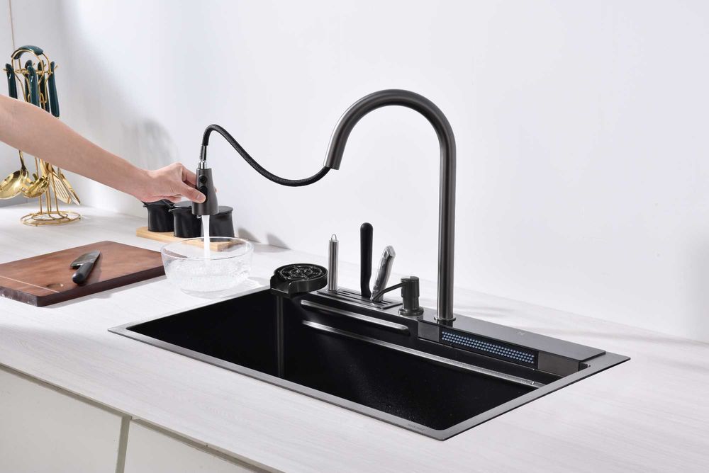 Смарт кухненска мивка със сензорен смесител
