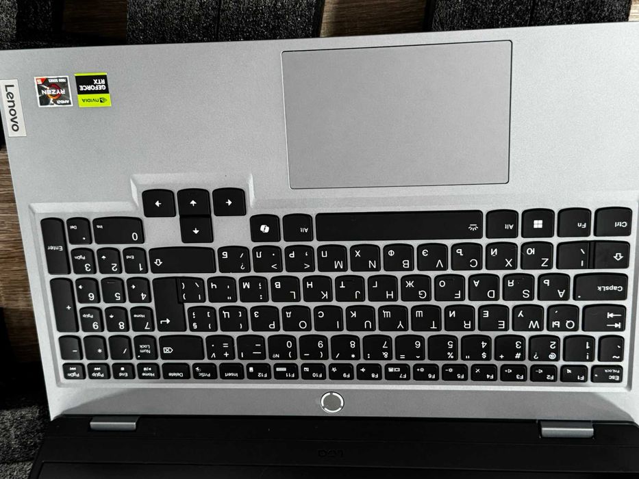 Lenovo LOQ 15ARP9
