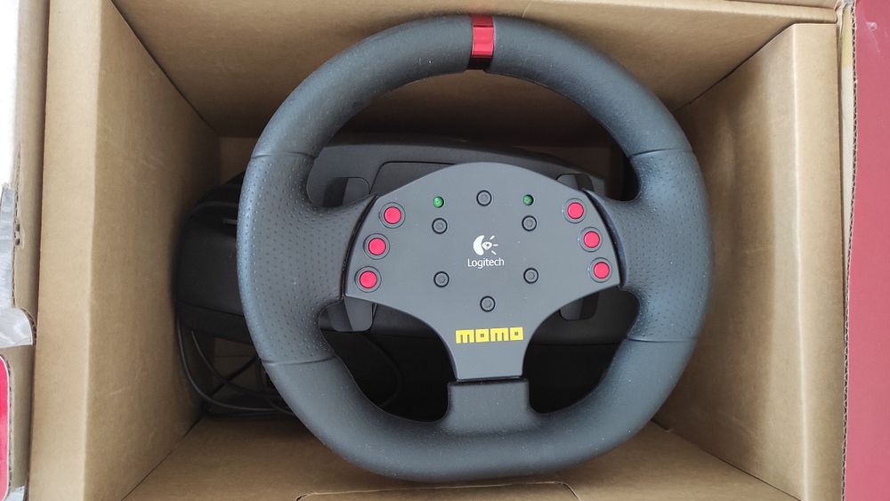 Кормило Logitech Momo Racing Force Feedback Wheel