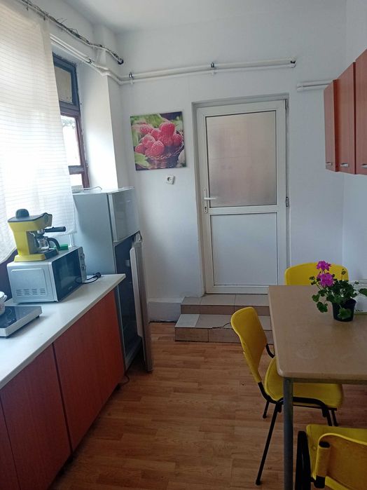400€2camere 6paturi,70mp