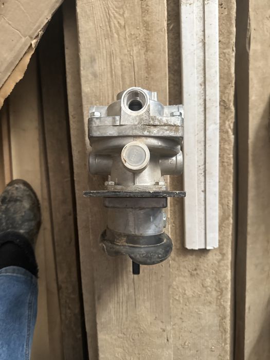 Тормазной кран на Камаз