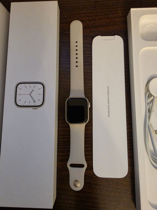 Apple watch  starlight
