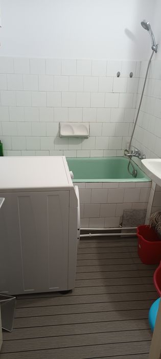 Închiriez apartament 2 camere.