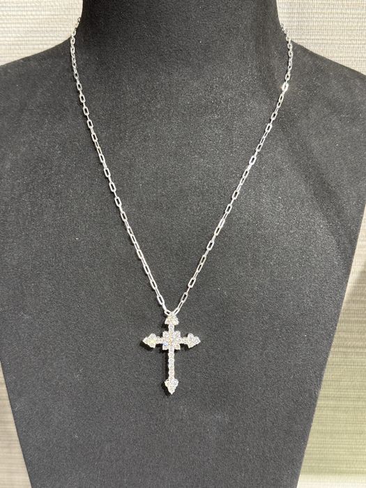 Cruce cu diamante naturale