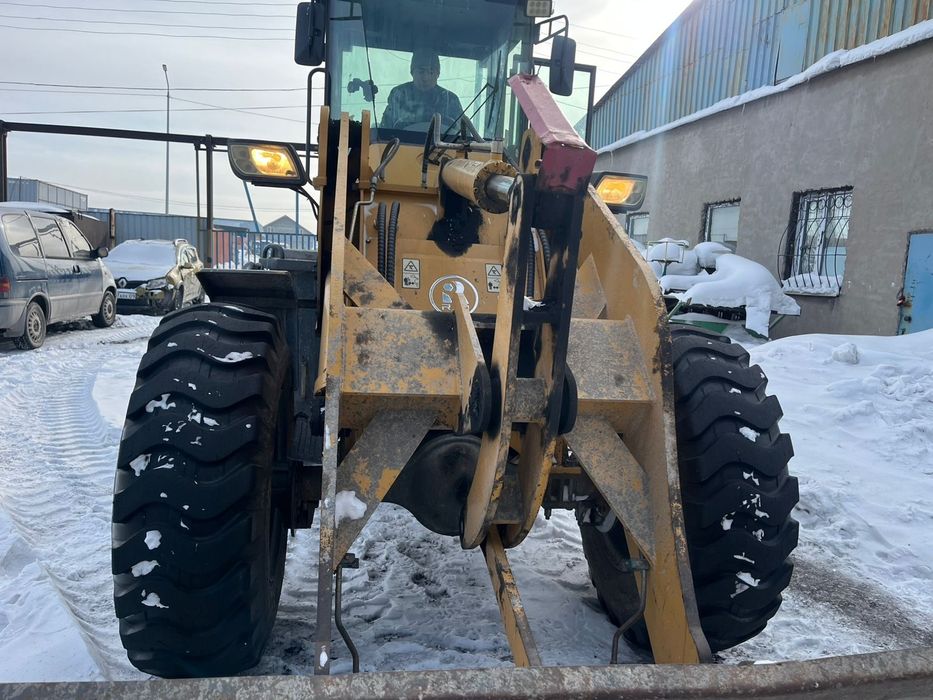 Продам фронтальный погрузчик