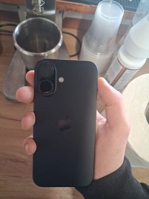 Vand Iphone 16 256gb stare baterie: 89 conditie 5/10  cu box full  fara incarcator