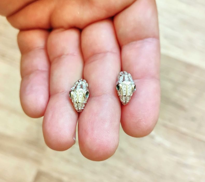 Обеци Serpenti Earrings на Bvlgari инкрустирани с циркониеви камъни