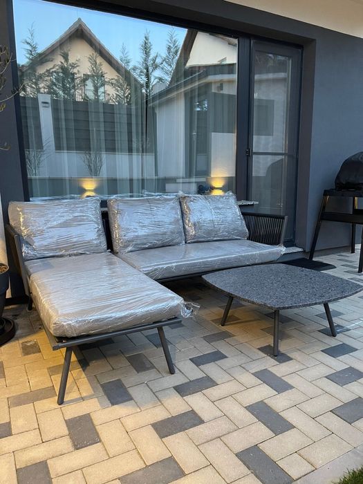 URGENT - Set terasă colțar + masă *ideal pentru gradina sau balcon*