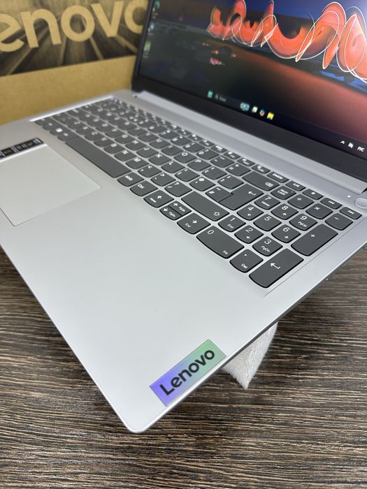 офисный ноутбук  Lenovo IdeaPad 1, для iT и интернета