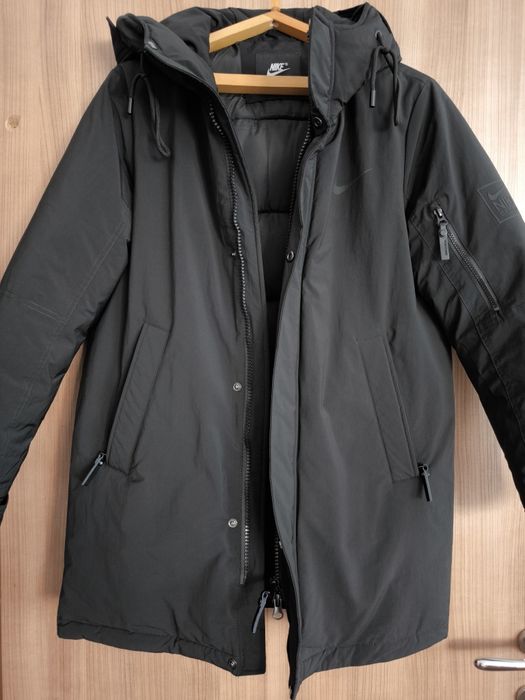 Зимняя куртка размер М .