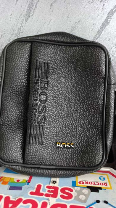 Hugo boss ,нова мъжка чанта за през рамо