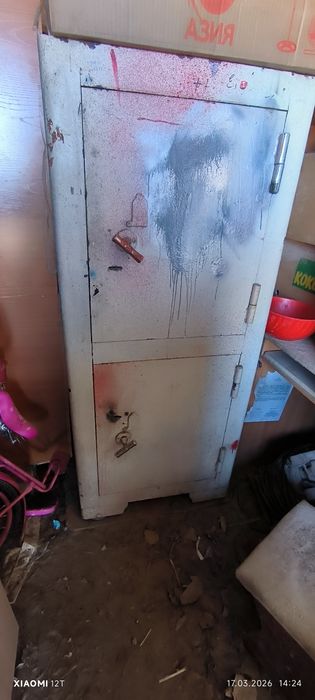 Сейф металический