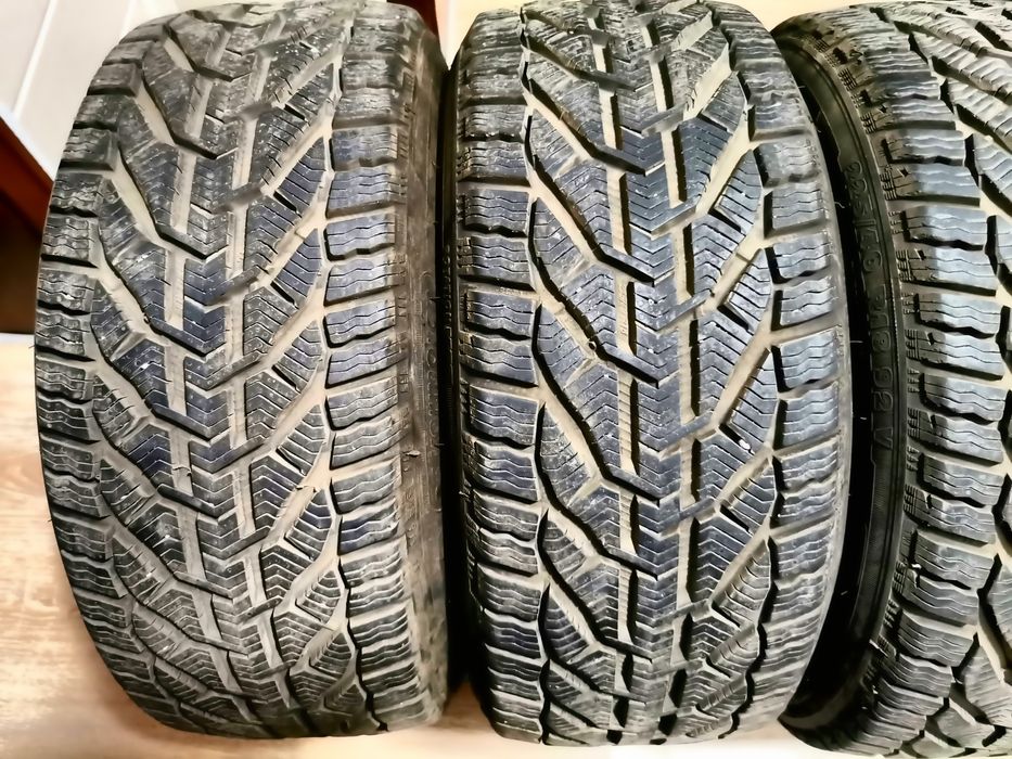Зимни гуми 225 40 18