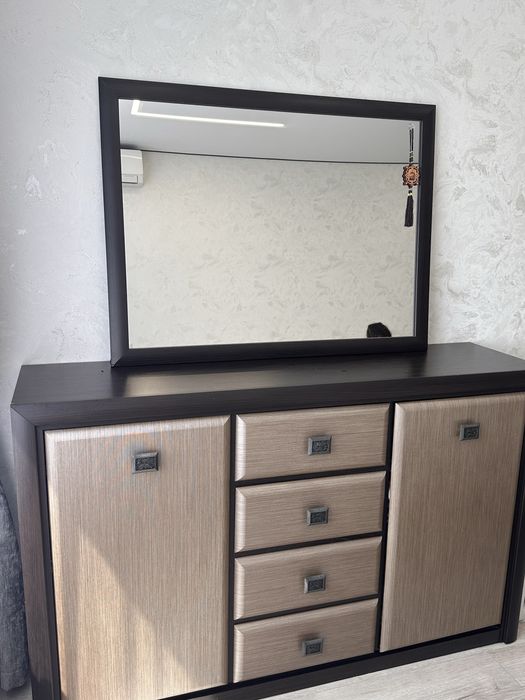 Продам спальний гарнитур