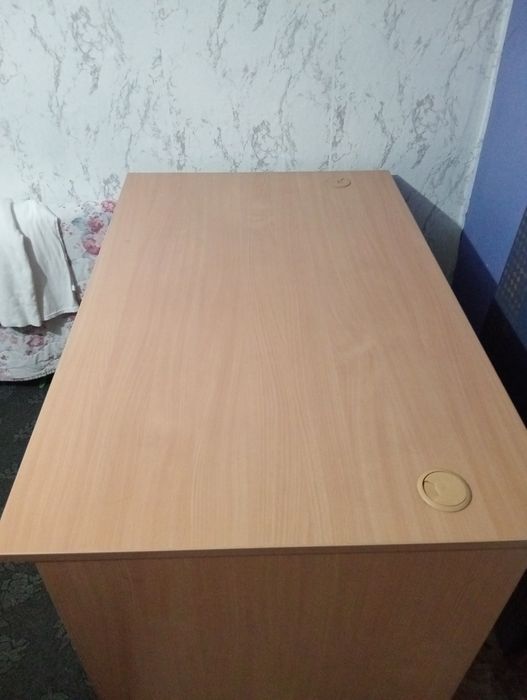 Стол в хорошем состояние