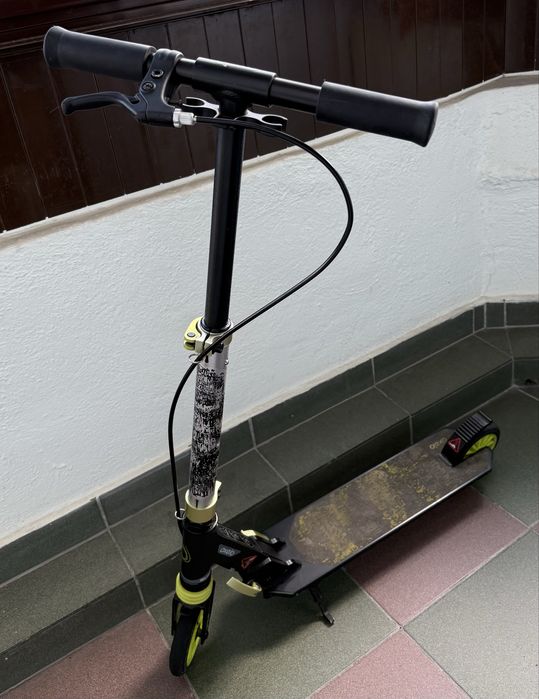 Trotineta axelo Mid 5 pentru copii cu suspensie si frâna pe ghidon si roata spate