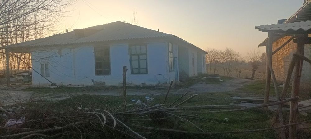 Учаска сотилади 11  хонали