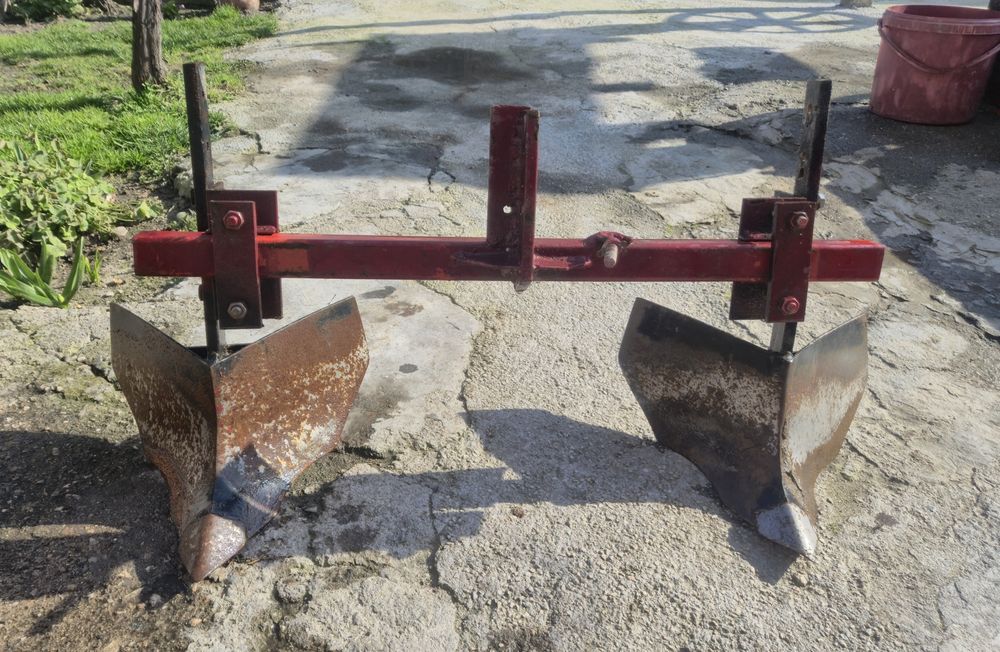 Плуг обръщач и браздилник