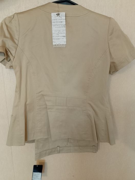 Дамски костюм нов с етикек