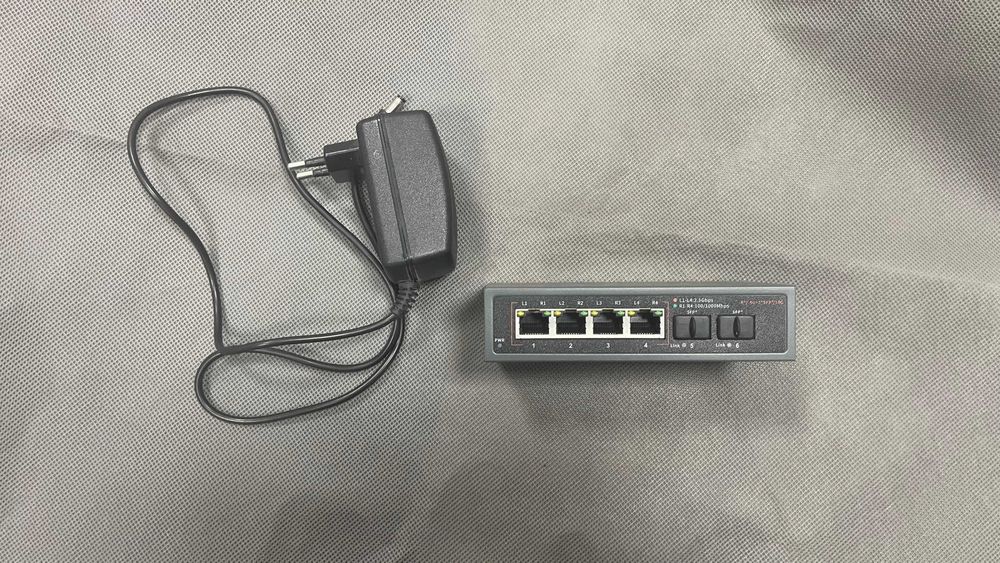 Switch Tenda,  Router ASUS