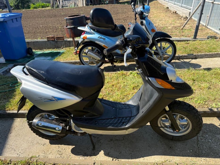 Vand scutere piaggio liberty si yamaha booster