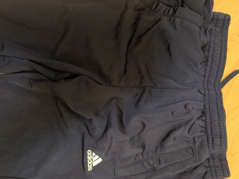 Оригинален анцунг Adidas и тениска подарък