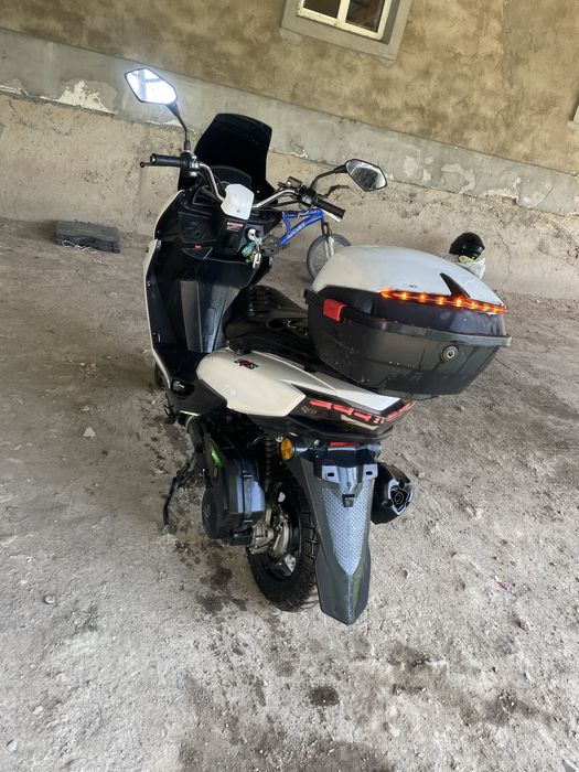 Макси.           .