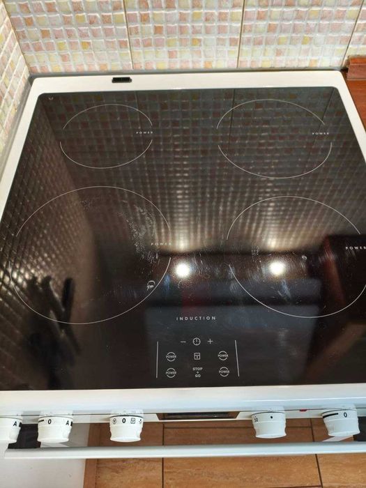 Свободностояща фурна AEG 60см