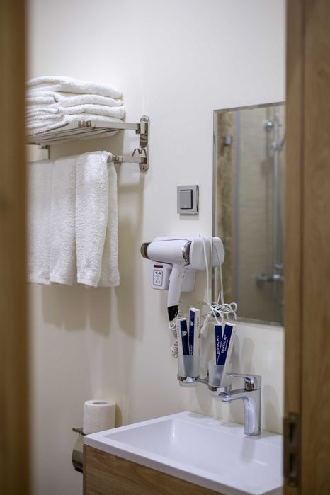 Сўлим ва салқин Зомин тоғида, 2400 м баландликда,мехмонхонада дам олиш