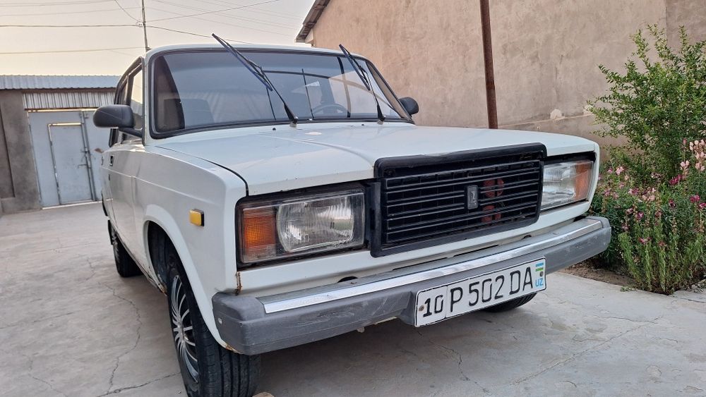 Vaz 2107 sotiladi
