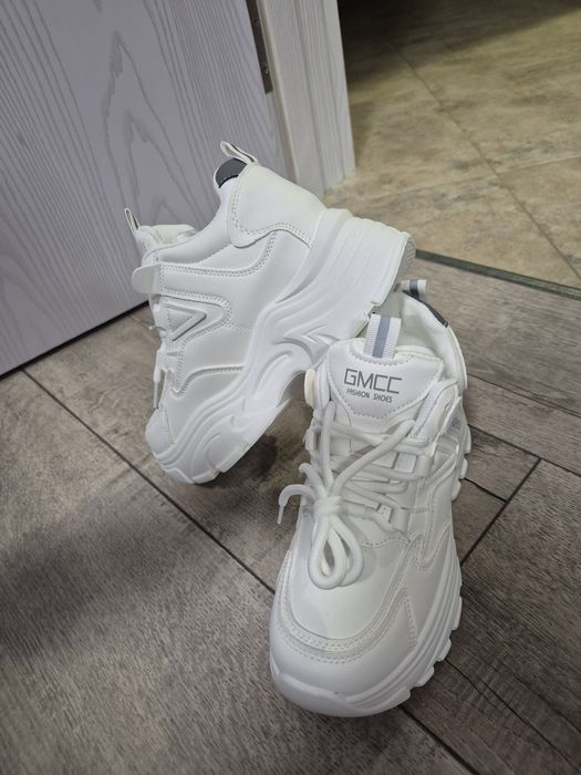 Маратонки на платформа