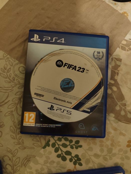 PlayStation 5 (PS5) Disc Edition – 657 GB + 2 джойстика + игри
Продава