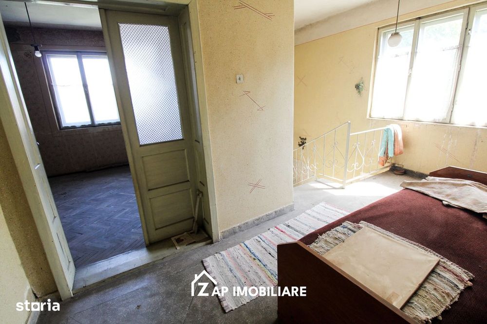 Cartierul 7 Noiembrie - Casă P+E Solidă - Singu