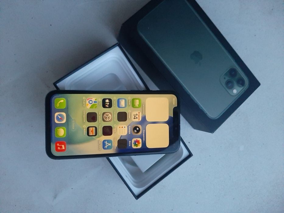 Iphone 11 Pro с документами