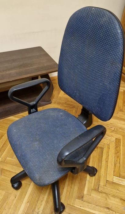 Компьютерные кресла, журнальный столик, б/у