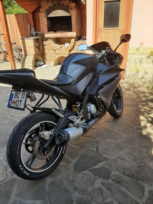 Yamaha YZF r125.