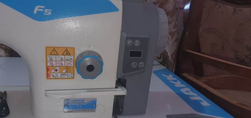 Швейная машина Jakk. Почти новая