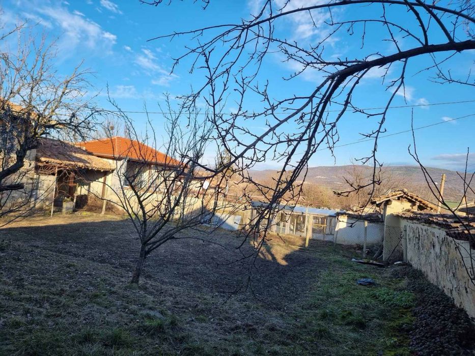 Продава се Къща в с. Ивански, Област Шумен - 941 кв.м за 29 €/кв.м - Снимка #2