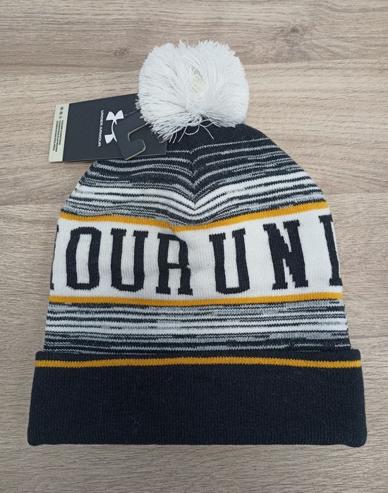 Under Armour шапка с помпон