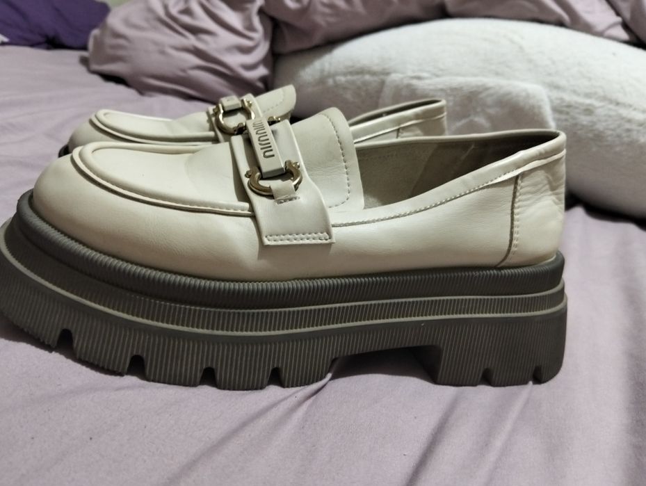 Молочные туфли..