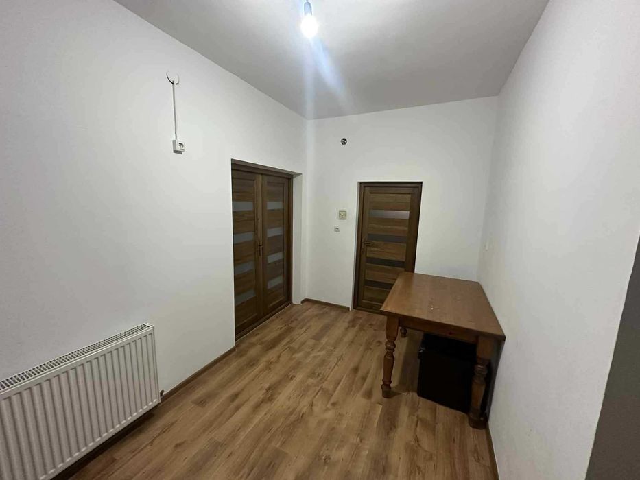 De vânzare – casă din cărămidă cu 2 etaje și 2 apartamente separate