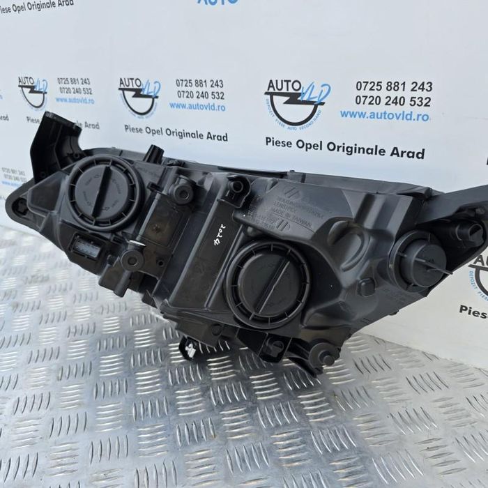 Far dreapta fundal negru halogen Opel Astra J