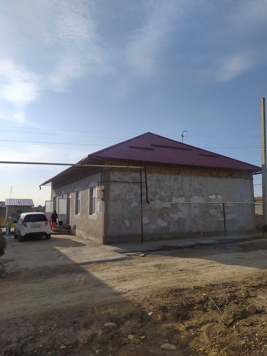 Hovli 4 sotix sotiladi
