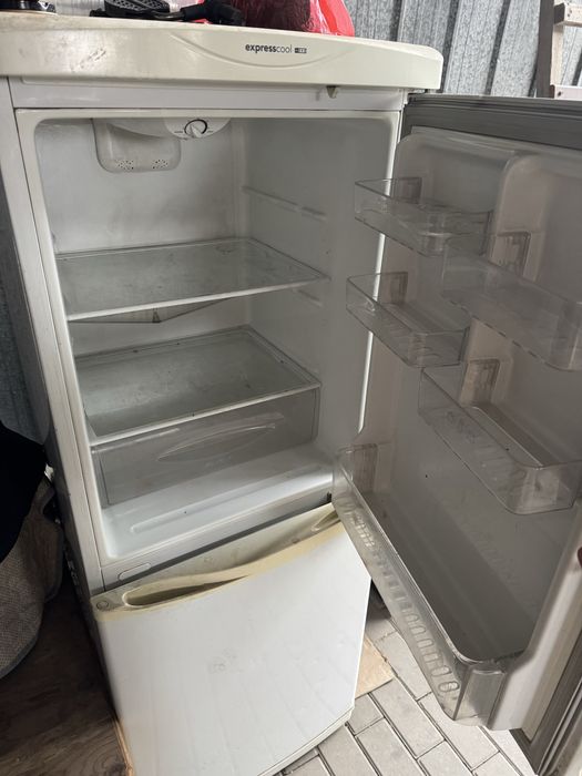 Холодильник Лджи рабочий