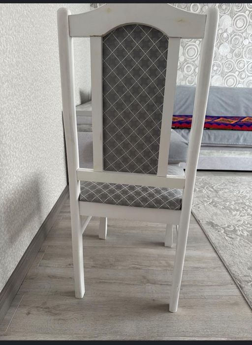 Продается стулья 4 шт для гостинной